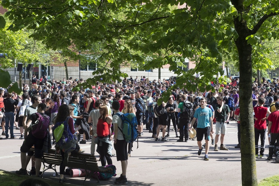 Eguzkipean, gaurko martxa hasi aurretik. (Monika DEL VALLE / ARGAZKI PRESS)