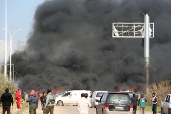 Un vehículo cargado de explosivos ha estallado al paso del convoy de evacuación. (Ibrahim YASOUF/AFP)