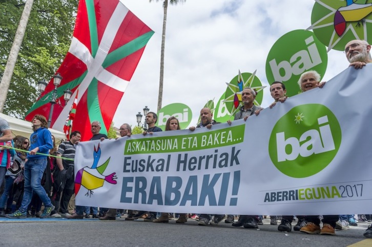 Aberri Eguneko manifestazioaren burua Gernikan. (Juanan RUIZ/ARGAZKI PRESS)