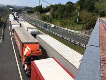 Las retenciones en la AP-8 han llegado hasta los 21 kilómetros. (ARGAZKI PRESS)