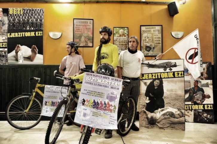 Presentación de la marcha contra el gasto militar que tendrá lugar el sábado. (ARGAZKI PRESS)