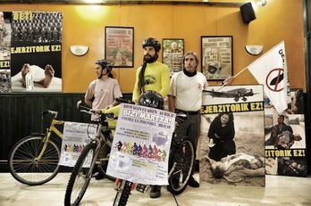 Presentación de la marcha contra el gasto militar que tendrá lugar el sábado. (ARGAZKI PRESS)