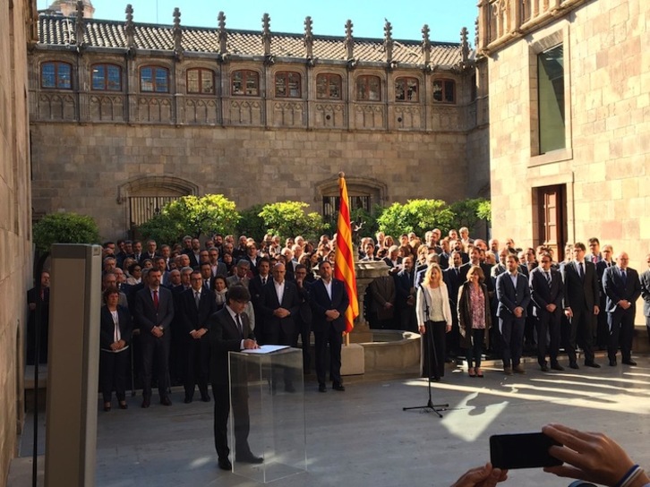 Los miembros del Govern, en un acto a favor del referéndum en el Palau de la Generalitat. (@govern)