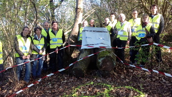 Bakearen artisauen bermepean garatu zen desarmea. (ARGAZKI PRESS)