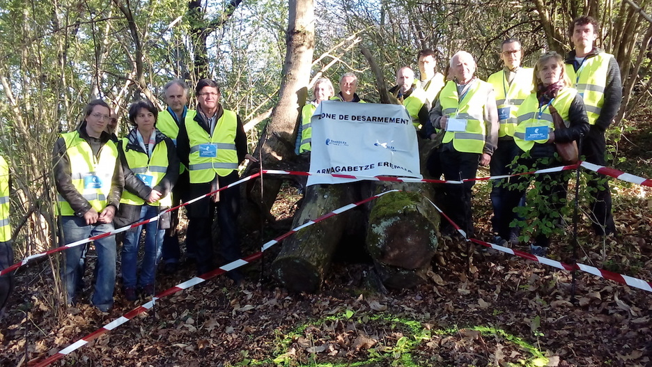 Bakearen artisauen bermepean garatu zen desarmea. (ARGAZKI PRESS)