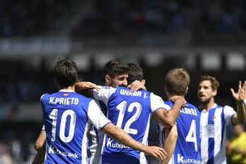 Los jugadores de la Real celebran el tanto de William José. (Gorka RUBIO/ARGAZKI PRESS)