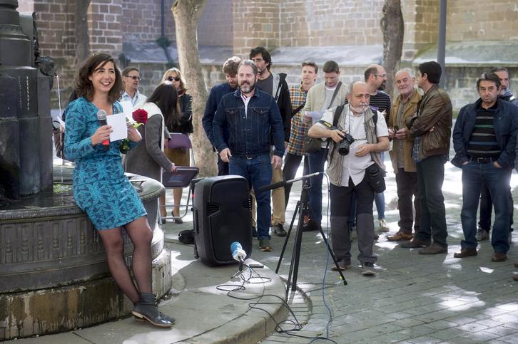 La asamblea ha contado con la asistencia de alrededor de un centenar de personas. (Iñigo URIZ/ARGAZKI PRESS)