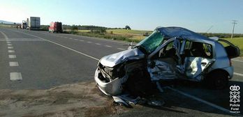 El turismo que se ha visto implicado en la colisión. (FORUZAINGO)