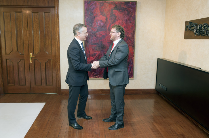 El lehendakari Iñigo Urkullu, con Fabián Salvioli. (IREKIA)