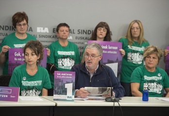 Bizkaiko zahar-etxeetako langilean izan dira ELAren Maiatzaren Leheneko ekitaldien aurkezpenean. (Monika DEL VALLE/ARGAZKI PRESS)