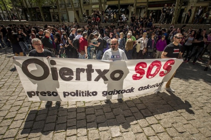 Oier Gomezen aldeko elkarretaratze bat Gasteizen. (Jaizki FONTANEDA/ARGAZKI PRESS)