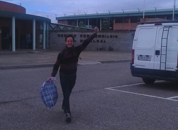 Oier Lorente, Dueñasko espetxetik atera berritan. (@JosetxoIbazeta)