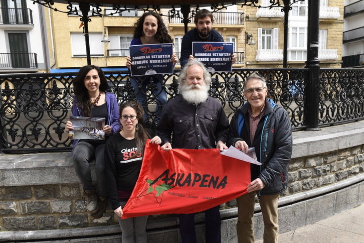 Garai desberdinetako Askapenako kideak elkartu dira gaur Zarautzen. (Gorka RUBIO-ARGAZKI PRESS)