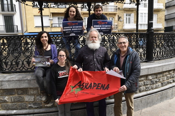 Garai desberdinetako Askapenako kideak elkartu dira gaur Zarautzen. (Gorka RUBIO-ARGAZKI PRESS)