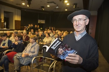 Tasio Erkizia, durante la presentación de su libro en Bilbo. (Monika DEL VALLE/ARGAZKI PRESS)