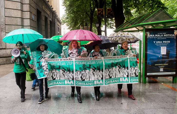 Trabajadoras de las residencias encabezarán la manifestación de ELA. (Luis JAUREGIALTZO / ARGAZKI PRESS)