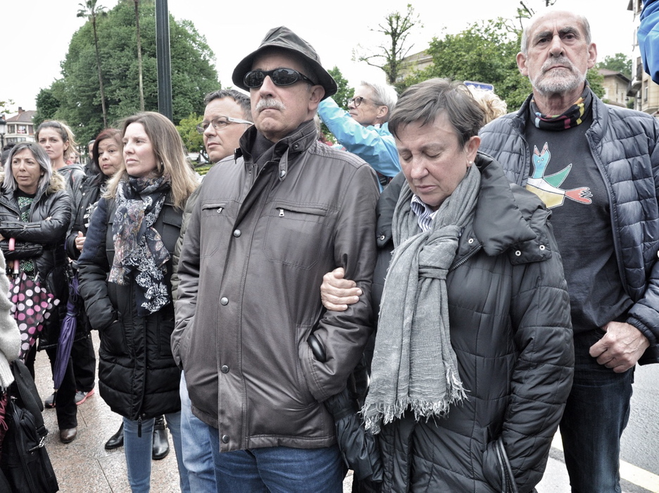 Vecinos de Gernika han guardado silencio a la hora en la que se produjo el bombardeo. (ARGAZKI PRESS) Vecinos de Gernika han guardado silencio a la hora en la que se produjo el bombardeo. (ARGAZKI PRESS)