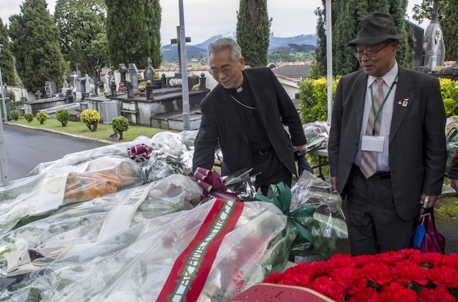 Ofrenda floral de los representantes de la bombardeada Nagasaki. (Monika DEL VALLE / ARGAZKI PRESS) Ofrenda floral de los representantes de la bombardeada Nagasaki. (Monika DEL VALLE / ARGAZKI PRESS)