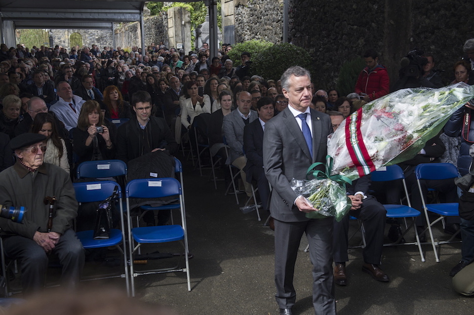 El lehendakari Iñigo Urkullu, durante la ofrenda floral. (Monika DEL VALLE / ARGAZKI PRESS) El lehendakari Iñigo Urkullu, durante la ofrenda floral. (Monika DEL VALLE / ARGAZKI PRESS)