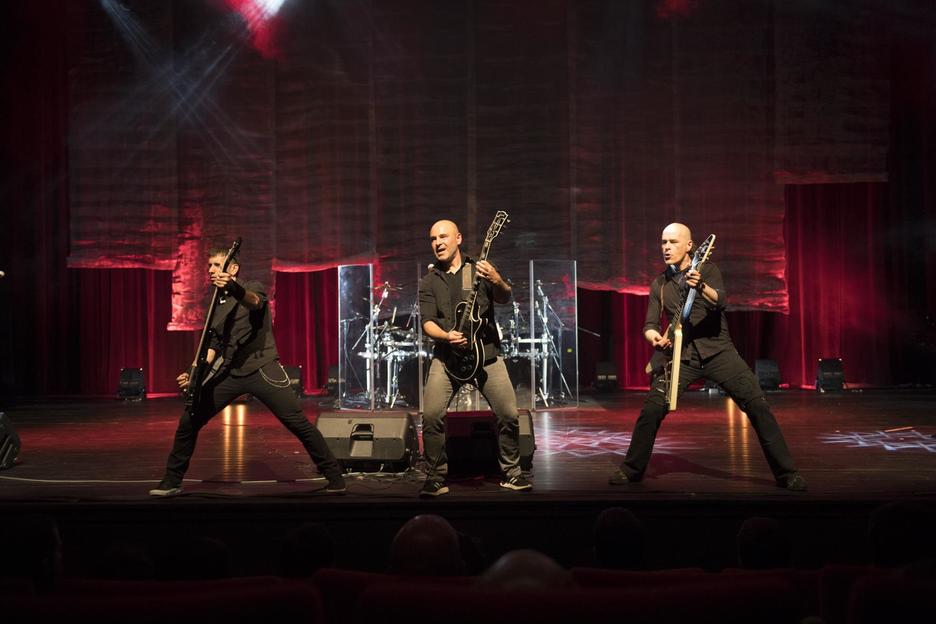 Donapaleuko publikoa izan zuten aurrean. (Gorka RUBIO/ARGAZKI PRESS)