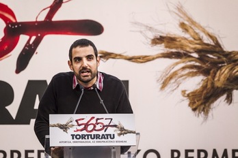 Eneko Compains, en la manifestación contra la tortura que tuvo lugar en Bilbo el 11 de marzo. (Aritz LOIOLA/ARGAZKI PRESS)