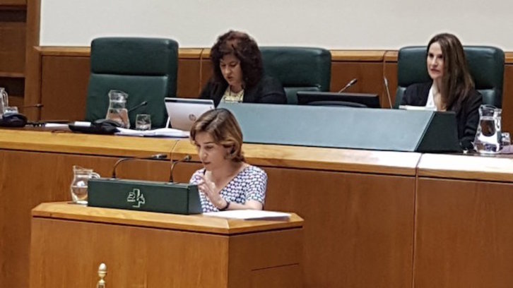 Leire Pinedo, de EH Bildu, durante su intervención. (@EHBildu)