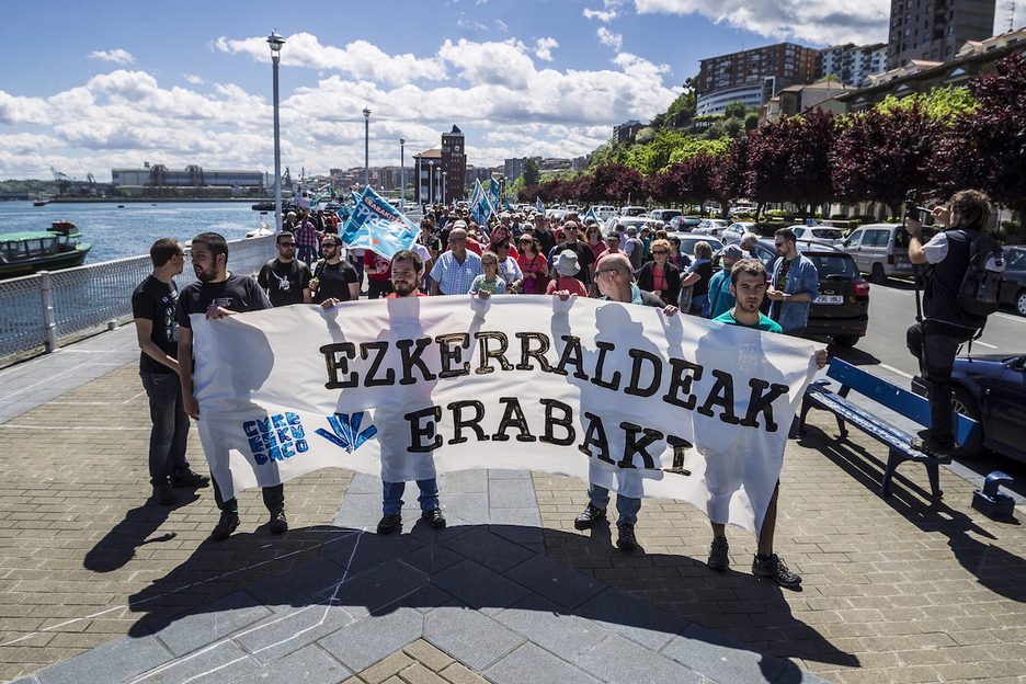 Gure Esku Dagoren logoa eta eguneko leloa: ‘Ezkerraldeak erabaki’ Gure Esku Dagoren logoa eta eguneko leloa: ‘Ezkerraldeak erabaki’