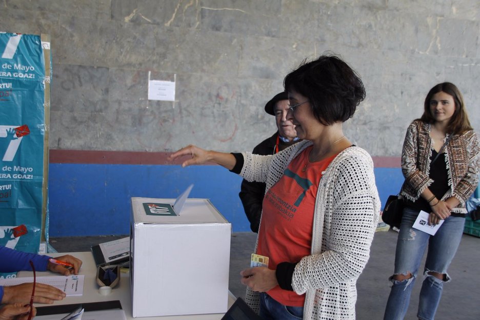 Zelai Nikolas Gure Esku Dagoko bozeramaileak ere bozkatu du. Zelai Nikolas Gure Esku Dagoko bozeramaileak ere bozkatu du.