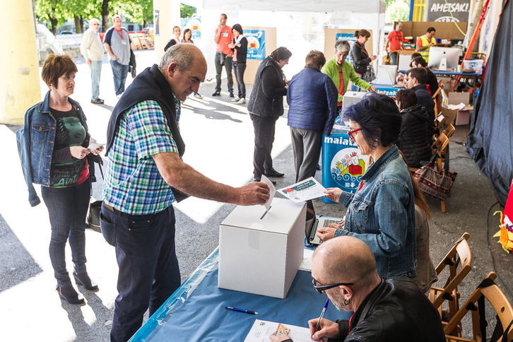 Giroa lagun dute bozkatzera gerturatu nahi dutenek. (Aritz LOIOLA/ARGAZKI PRESS)