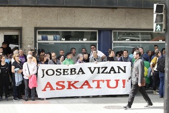 Joseba Vizan ez estraditatzeko eskatu dute Brasilgo kontsulatuaren aurrean. (Aritz LOIOLA/ARGAZKI PRESS)