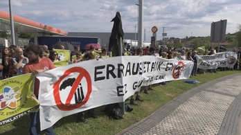 Zubietara doan bidearen hasieran egin dute elkarretaratzea. (Gorka RUBIO/ARGAZKI PRESS)