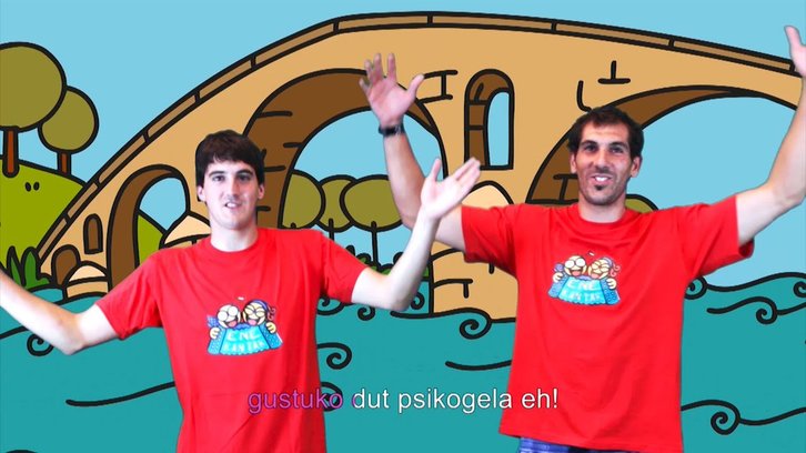 San José e Iraizoz en un vídeo con canciones para niños en euskara. (@mikelsanjo6)