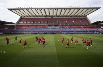 La plantilla rojilla ha entrenado en El Sadar. (OSASUNA)