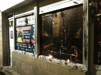 La pancarta contenía los resultados de la consulta del pasado 7 de mayo. (NAIZ)