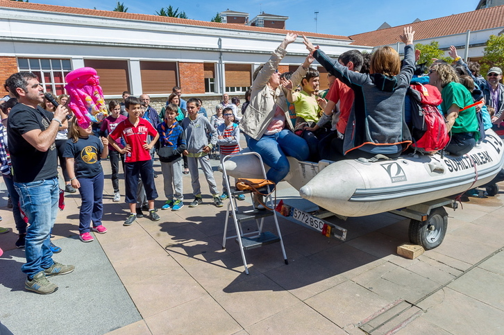 Permormance llevado a cabo en Gasteiz. (Juanan RUIZ/ARGAZKI PRESS)