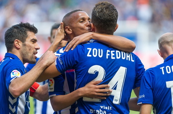 Varios jugadores del Alavés celebran un gol (Juanan RUIZ/ARGAZKI PRESS)
