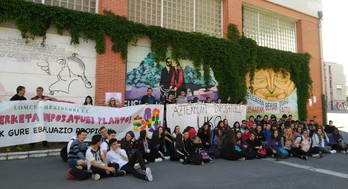 El alumnado de 4º de la ESO del Koldo Mitxelena de Gasteiz se ha negado a realizar la reválida. (Gasteizko Gure Hezkuntza Plataforma)