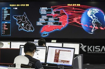 La agencia de seguridad surcoreana supervisan el ciberataque. (YONHAP/AFP)