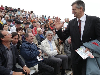 Jean Lassalle (zutik), Telesforo Monzonen pastoralean, François Hollanderen ondoan. (Bob EDME)