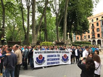 Concentración de los sindicatos de la Ertzaintza ante los juzgados. (vía twitter @sipertzaintza