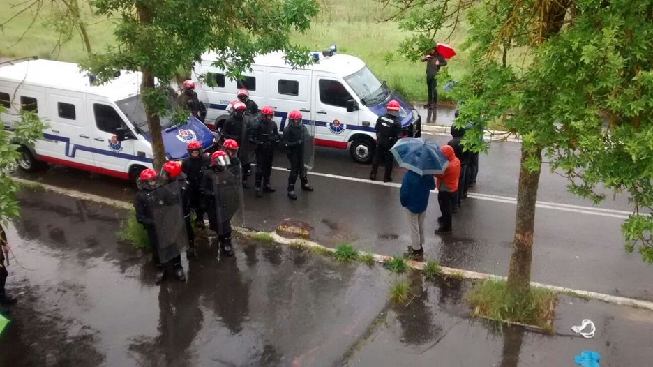 Furgones policiales en Errekaleor. (ERREKALEOR BIZIRIK)