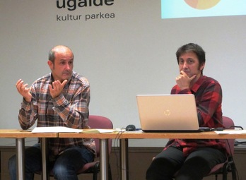 Suberbiola y Jauregi, en la presentación del estudio.(SOZIOLINGUISTIKA KLUSTERRA)