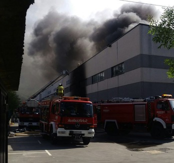 El incendio ha provocado una gran humareda. (@InfoEmerg)