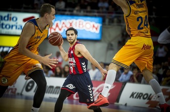 Larkin repartiendo juego en Zurbano. (Jaizki FONTANEDA/ARGAZKI PRESS)