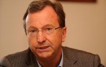 Vincent Bru, maire de Cambo, rappelle la continuité de la révision générale du PLU. © Gaizka Iroz