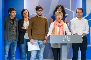 Pili Zabala interviene durante la comparecencia de Elkarrekin Podemos sobre memoria y convivencia. (Juanan RUIZ/ARGAZKI PRESS)