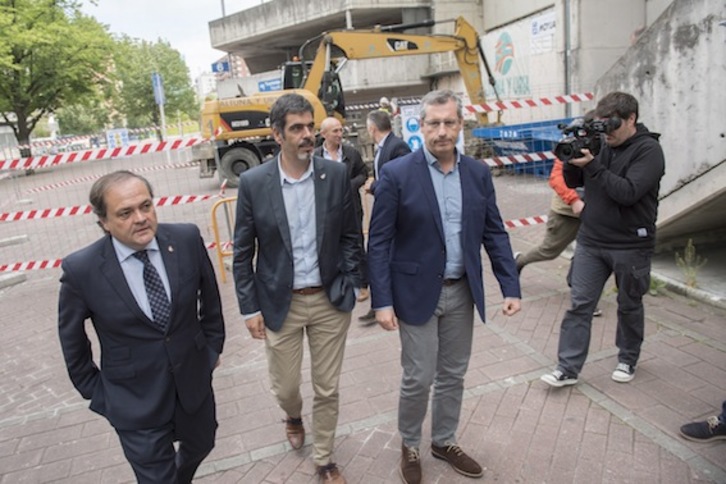 Aperribay, Goia eta Olano, Anoeta berritzeko obren hasieran. (Juan Carlos RUIZ/ARGAZKI PRESS) 