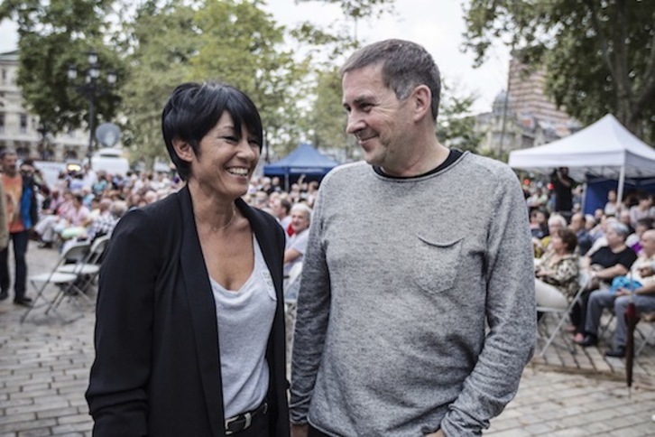 Maddalen Iriarte y Arnaldo Otegi, durante un acto de EH Bildu en Bilbo. (Aritz LOIOLA/ARGAZKI PRESS)