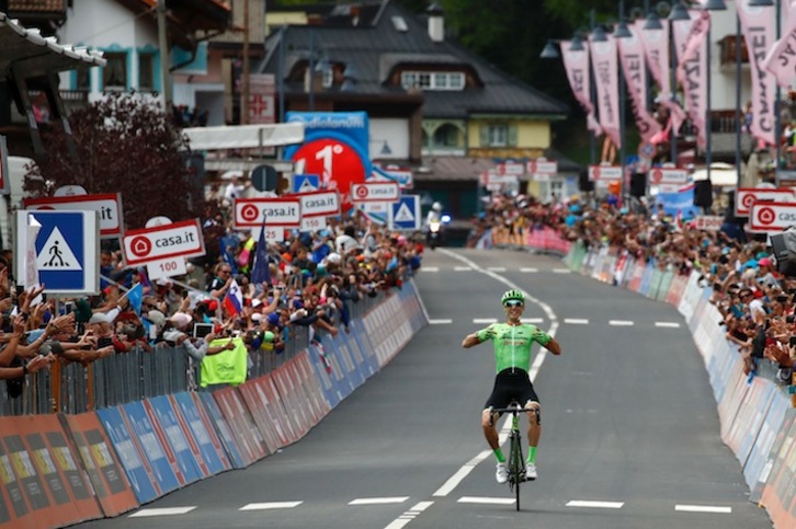 Pierre Rolland, Canazeiko helmugan. (Luk BENIES/AFP) 