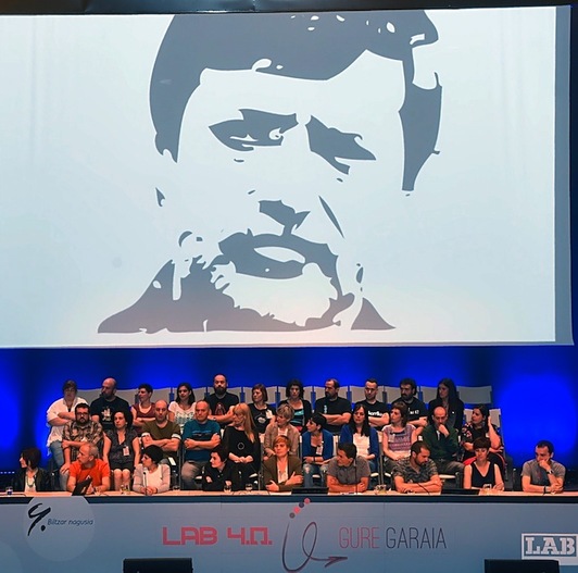 Rafa Diezen gutuna irakurri duten unea. (ARGAZKI PRESS)